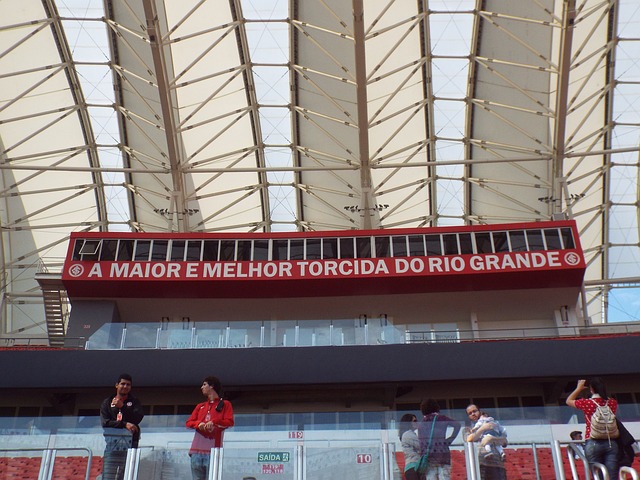 背后都离不 背后都离不