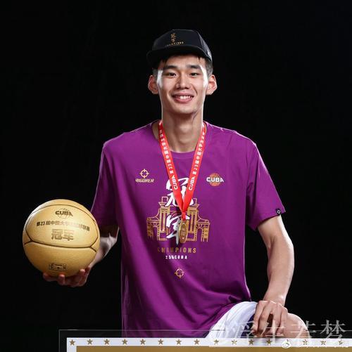 杨曦皓当选CBA选秀状元 杨曦皓当选CBA选秀状元